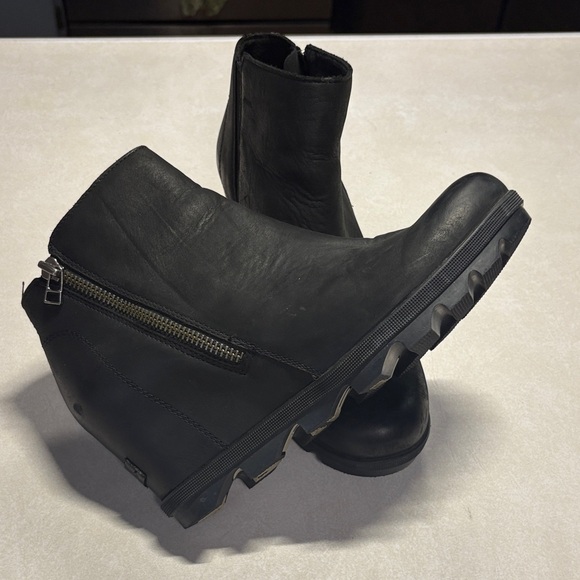 Sorel Shoes - Sorel Black Leather Ankle Booties with Zipper